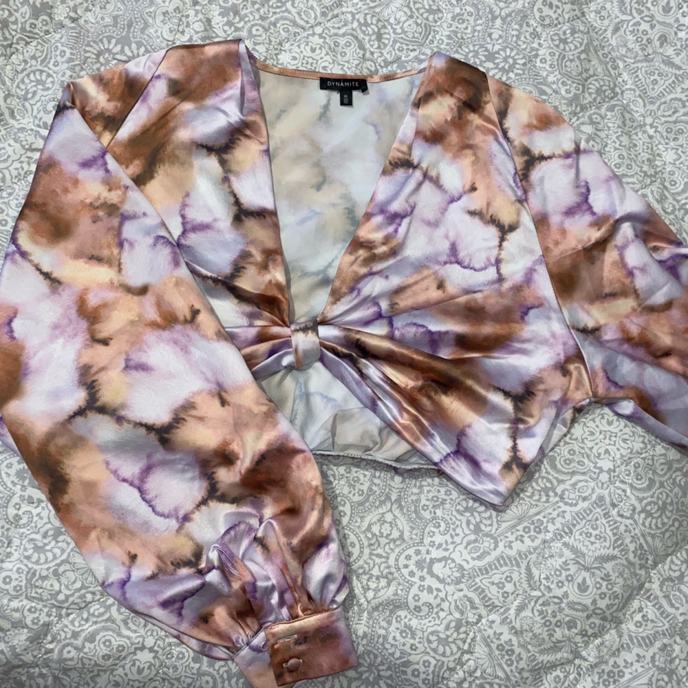 DYNAMITE CROP TOP